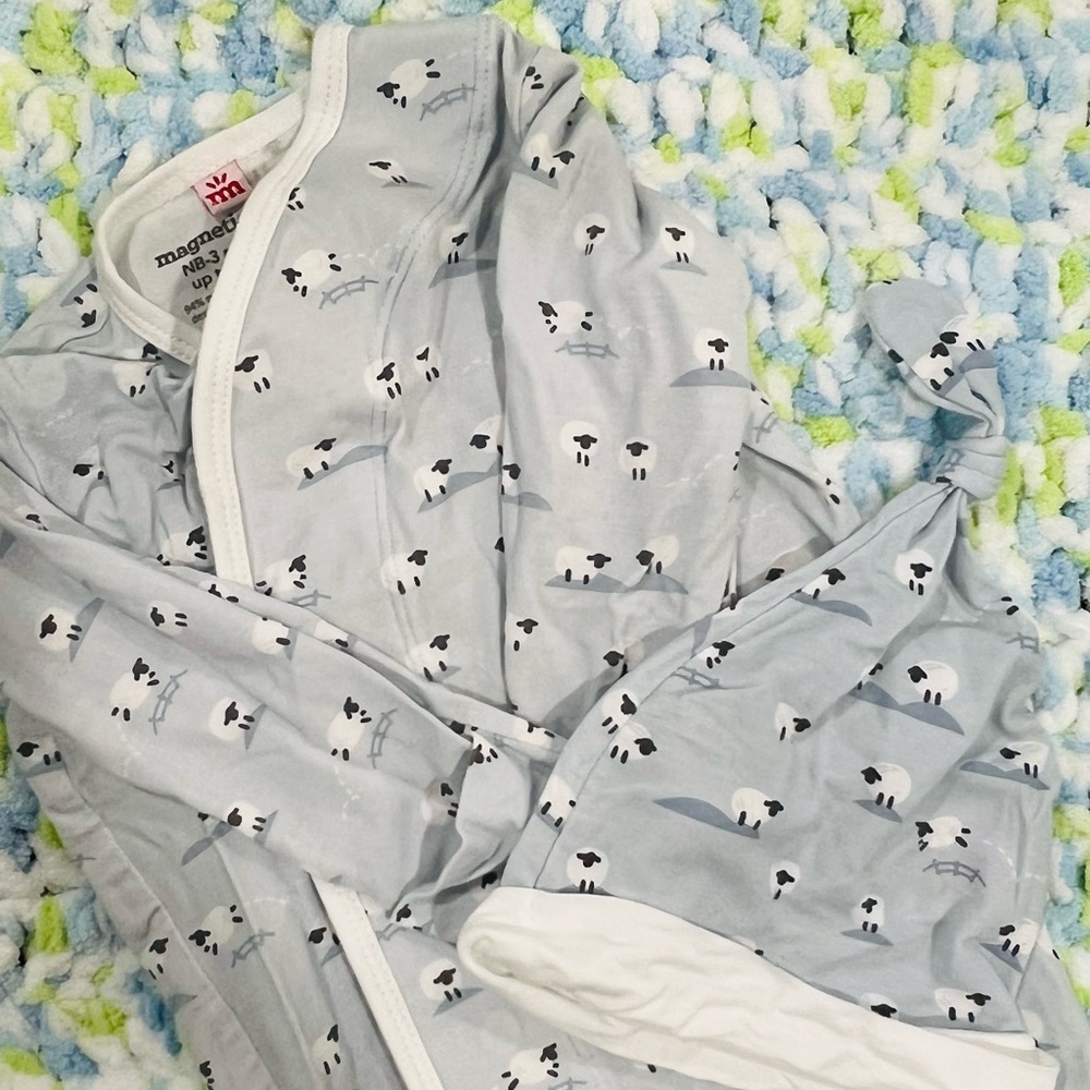 Magnetic Me baby gown size NB-3